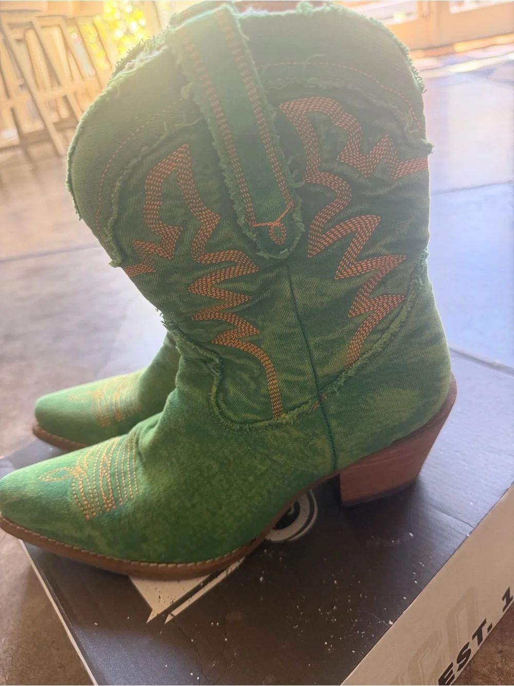dingo Orange Joyride Shortie Boot Box Label
